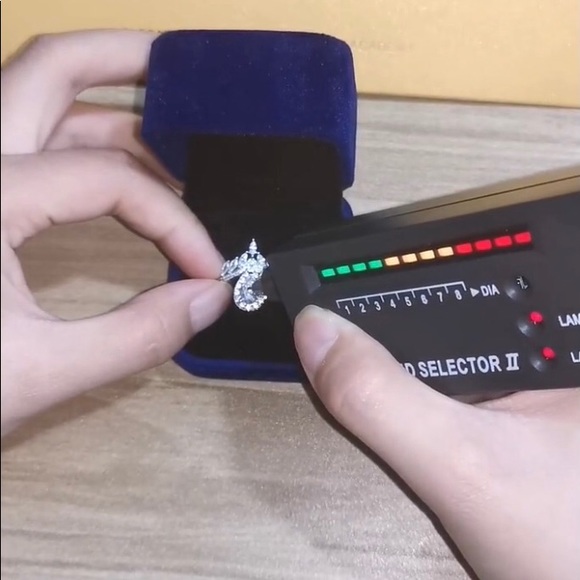 1ct pear shape moissanite ring with Certificate - Picture 8 of 11